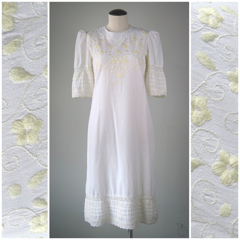 Vintage 1970s Does Edwardian Folk Cotton Dress SIZE M Made in Ecuador Embroidered Pintuck Lace Victorian Prairie Cottagecore Ivory image 2