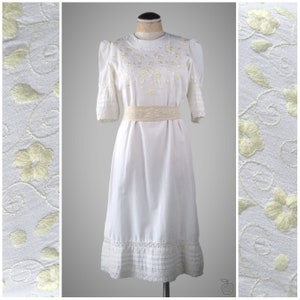 Vintage 1970s Does Edwardian Folk Cotton Dress SIZE M Made in Ecuador Embroidered Pintuck Lace Victorian Prairie Cottagecore Ivory image 1