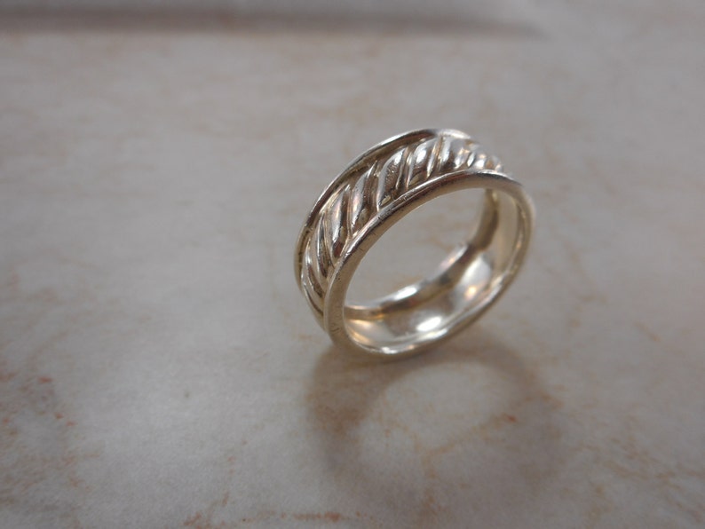 Size 712 Vintage Sterling Silver Wedding Band Raised Ribbed Design