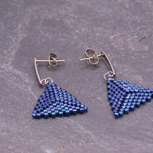 Cairo earrings, peyote stitch, triangle, miyuki delica 11/0, stainless steel stud, beads, glass beads