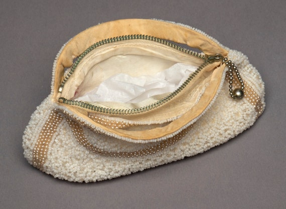 Vintage purse white seed beads and pearls clutch … - image 3