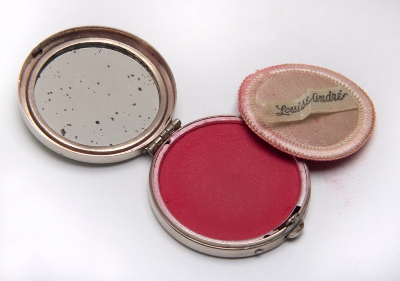 Vintage compact a Louise Andr\u00e9 blushrouge Green enamel compact with mirror 1920s