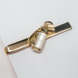 Tie bar/clip Vintage Golf themed clip featuring a nicely cast golf bag on a 1 3/4&quot; gold tone alligator clip #1204
