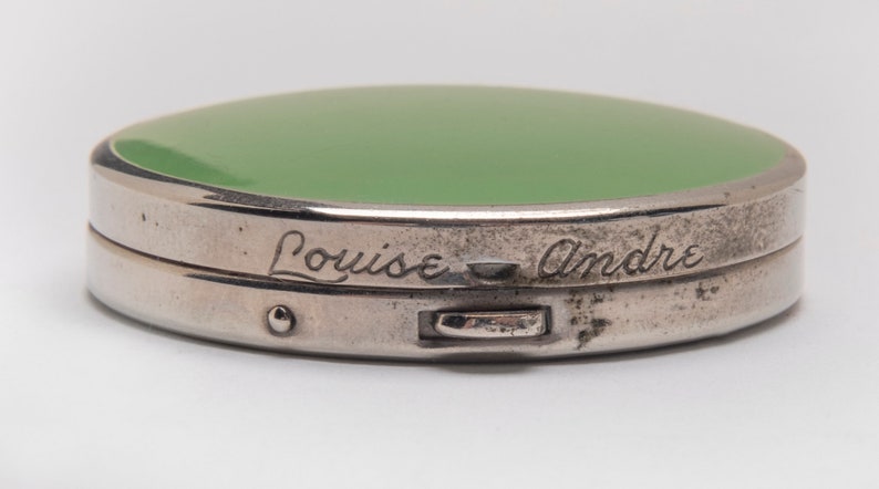 Vintage compact a Louise Andr\u00e9 blushrouge Green enamel compact with mirror 1920s