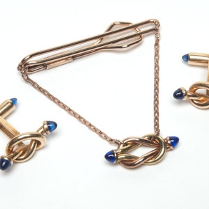 Vintage Tie Bar and Cufflinks KREMENTZ twisted knot 2 tone design 12K gold filled Blue Cabochon stones #315
