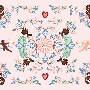Pode incluir: Um fundo rosa com um design simétrico de elementos florais marrons, verdes e azuis. Dois querubins com asas estão tocando trombetas. O design inclui as letras "X.P." no centro.
