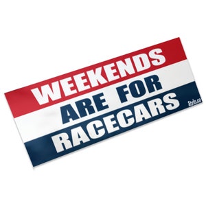 Puede incluir: Pegatina para parachoques roja, blanca y azul con el texto "Weekends are for racecars".