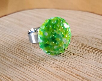 Oursin- Perle ou Bague en verre interchangeable à vis vert printemps -- bague verre murano vert anis, bague ronde verre nature