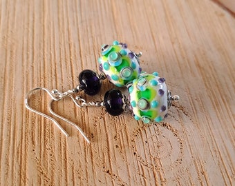 Nature - Boucles d'oreilles en verre multicolores, boucles oreilles perles verre murano vert bleu violet