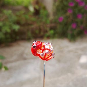 Glass frog on stem, red Murano glass frog, glass frog garden decoration plants, glass frog to plant artisan