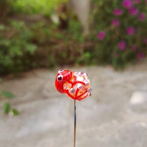 Glass frog on stem, red Murano glass frog, glass frog garden decoration plants, glass frog to plant artisan
