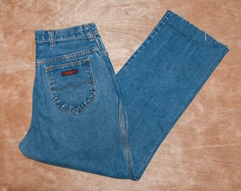 70s Vintage WRANGLER Jeans Womens Size 14 Misses Medium Wash High Waist Denim Made in USA 100% Cotton Cowgirl Country Western Style No Fault