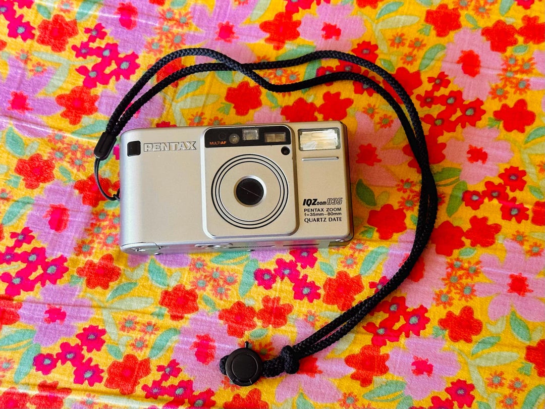 Vintage Pentax Iqzoom 835 / Espio 80 - Point and Shoot 35mm