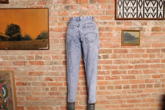 Vintage 80s Acid Wash Chic Jeans - SZ 28 - image 4