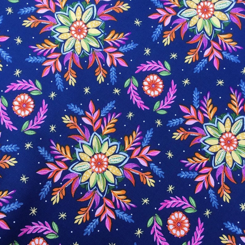 Gypsy Dreams blue yellow pink floral flower leaves 100/% cotton bright multicoloured fabric material dressmaking crafts quilting X HALF METRE