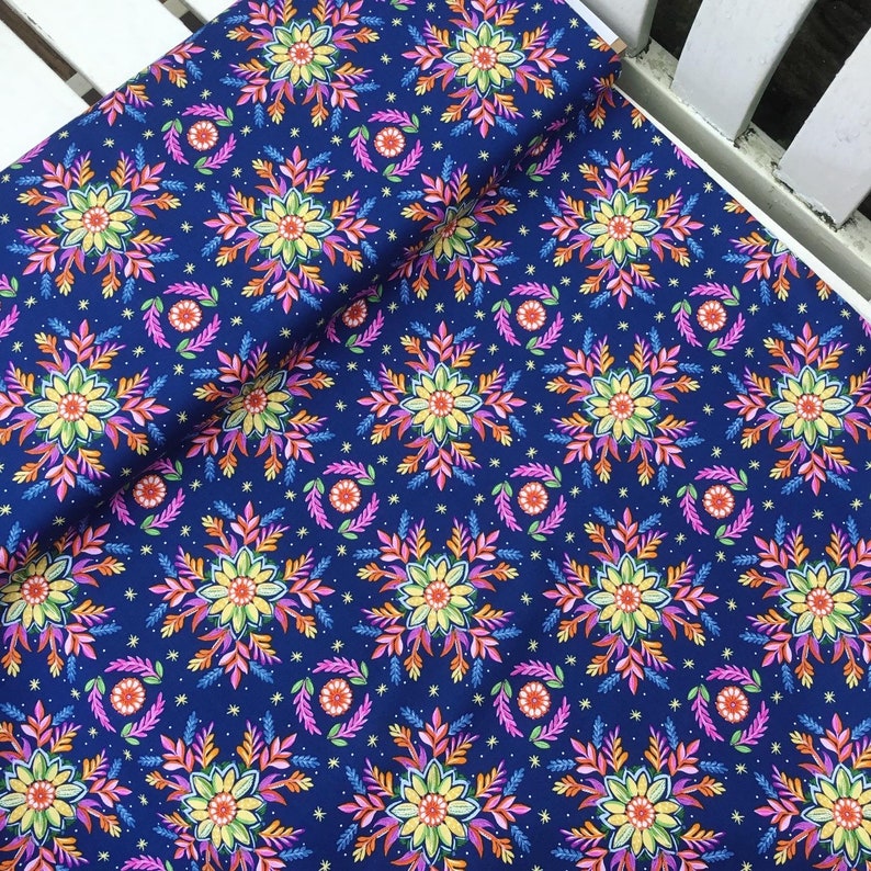 Gypsy Dreams blue yellow pink floral flower leaves 100/% cotton bright multicoloured fabric material dressmaking crafts quilting X HALF METRE