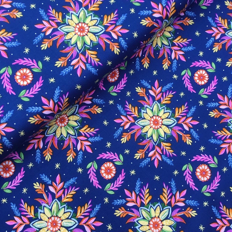 Gypsy Dreams blue yellow pink floral flower leaves 100/% cotton bright multicoloured fabric material dressmaking crafts quilting X HALF METRE