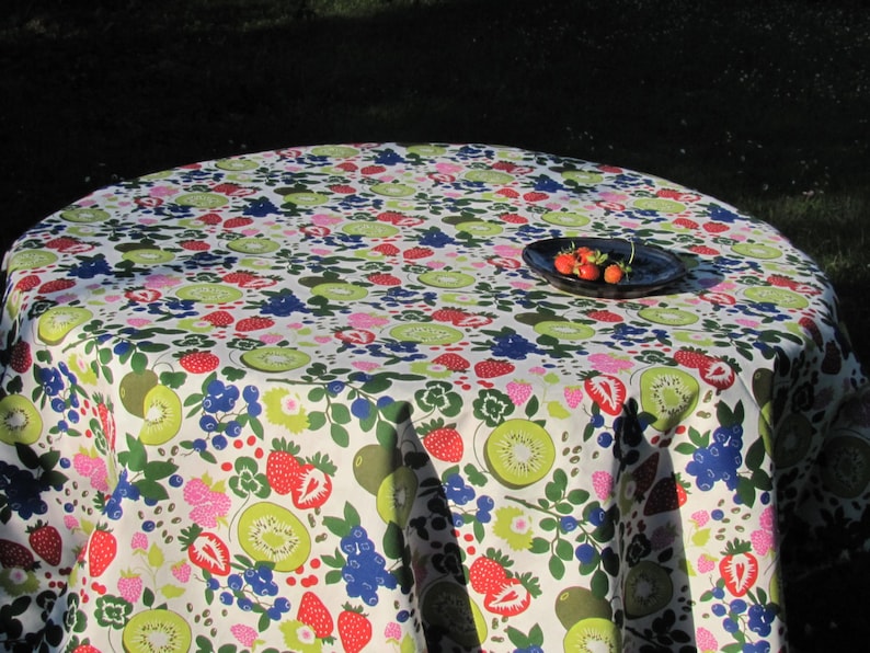 Round / Square / Oval Cotton tablecloth with Kiwifruits & Berries image 2