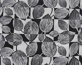 Black & White graphic cotton tablecloth with stylized leaves