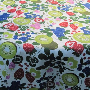 Round / Square / Oval Cotton tablecloth with Kiwifruits & Berries image 3