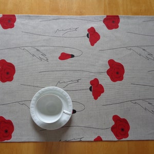 Gray Linen Table Runner: Red Poppy Floral Print (W15&quot; x L48&quot;)