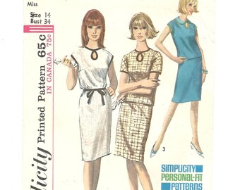 1960s DRESS TOP SKIRT Vintage Sewing Pattern ~ 1965 Mad Men  Shift Dress ~ Key-hole Neckline ~ Slim Skirt ~ McCalls 5999 ~ Size 14 Bust 34
