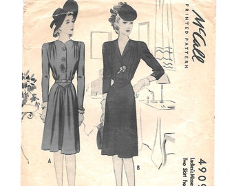 1940s DRESS ~ Vintage Sewing Pattern ~ One Piece Dress Two Skirt Fronts ~ Three Sleeve Lengths ~ Bust 32 ~ 40s Swing Era ~ McCall 4909