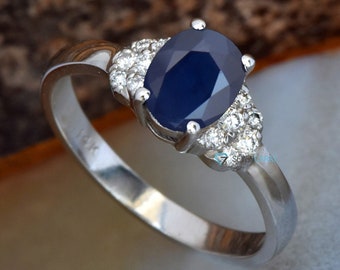 Elegante massief gouden ovale 1 karaat blauwe saffier edelsteen verlovingsring met natuurlijke diamantaccenten, vintage stijl beloftering, jubileum