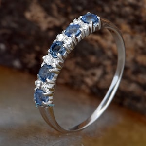 Elegant 14K/18K Gold Blue Sapphire & Diamond Wedding Ring, Dainty Anniversary Ring Gift for Her, Sparkling Solid Gold Sapphire Gemstone Ring