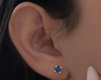 Pendientes minimalistas delicados de oro macizo con zafiro azul auténtico, elegantes joyas de zafiro natural, regalo de piedra natal de septiembre, regalo para esposa