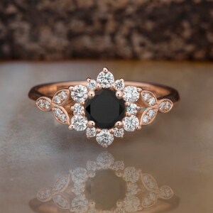 Anello di fidanzamento con diamante nero, elegante e senza tempo, in oro rosa 14k con fiore Halo, anello di promessa ispirato alla natura, gioiello in stile vintage con diamanti veri.