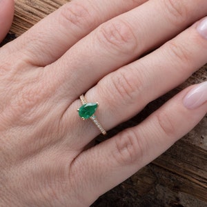 Green Emerald & Natural Diamond Engagement Ring, Solid Gold Real Emerald Gemstone Ring for Woman, Teardrop Emerald Ring, May Birthstone Ring