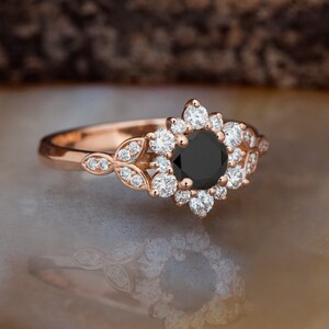 Anello di fidanzamento con fiore in oro massiccio con alone di diamanti neri in stile vintage, splendido anello di promessa floreale con diamanti veri, elegante gioiello con diamanti