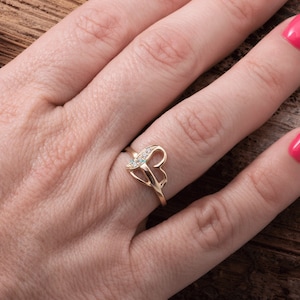 Elegante anillo de compromiso del corazón, anillo minimalista del corazón de oro amarillo sólido de 14k con diamantes naturales, joyas de amor, regalo romántico para la esposa