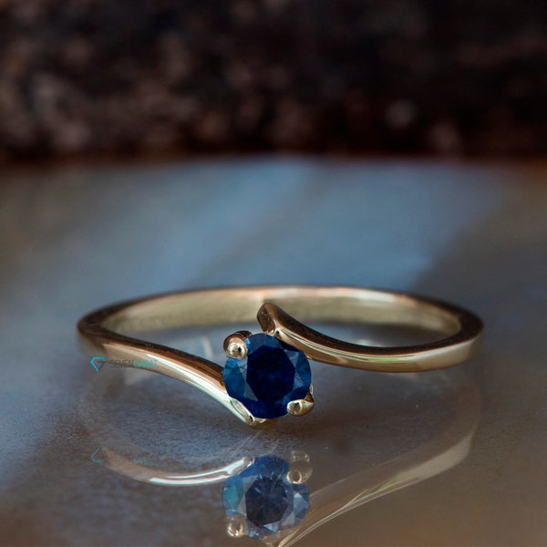 Sapphire solitaire ring-Sapphire promise ring dainty-Dainty Promise Ring-Curved sapphire ring-Blue sapphire ring-Branch engagement ring