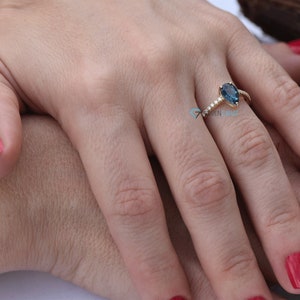 Funkelnder eleganter Solitär Blautopas Verlobungsring, Diamanten Ring, Blauer Topas Schmuck, Edelstein Schmuck, Geschenk