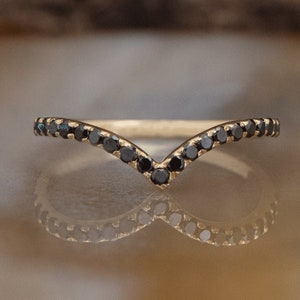 Natural Black Diamond Tiara Ring, 14k /18k Solid Gold Chevron V Womens Wedding Ring, Dainty Minimalist Black Diamond Ring, Gifts For Wife
