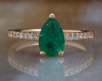 Emerald Engagement Ring -Art deco Emerald Engagement Ring -Gold Ring-Anniversary present-Promised ring-Emerald ring-Pear shaped emerald