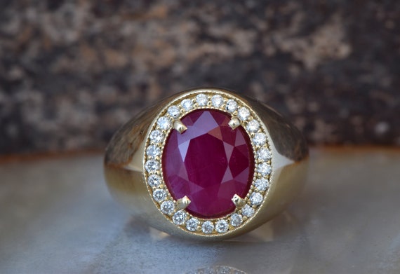 Dainty Ruby stacking ring in 18k Gold