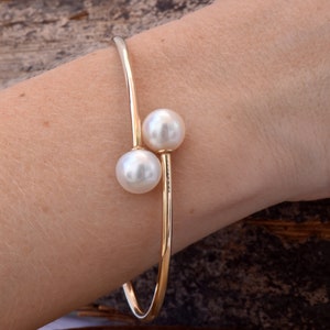 Elegant 14K Solid Yellow Gold Cuff Bracelet with White Freshwater Pearls, Dainty Pearl bracelet, Pearl Jewelry, June Birthstone, Anniversary
