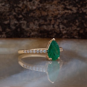 Emerald Engagement Ring Art deco Emerald Engagement Ring Gold Ring-Anniversary present-Promised ring-Emerald ring-Pear shaped emerald image 4