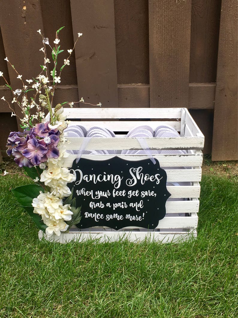 flip flops for wedding reception guests