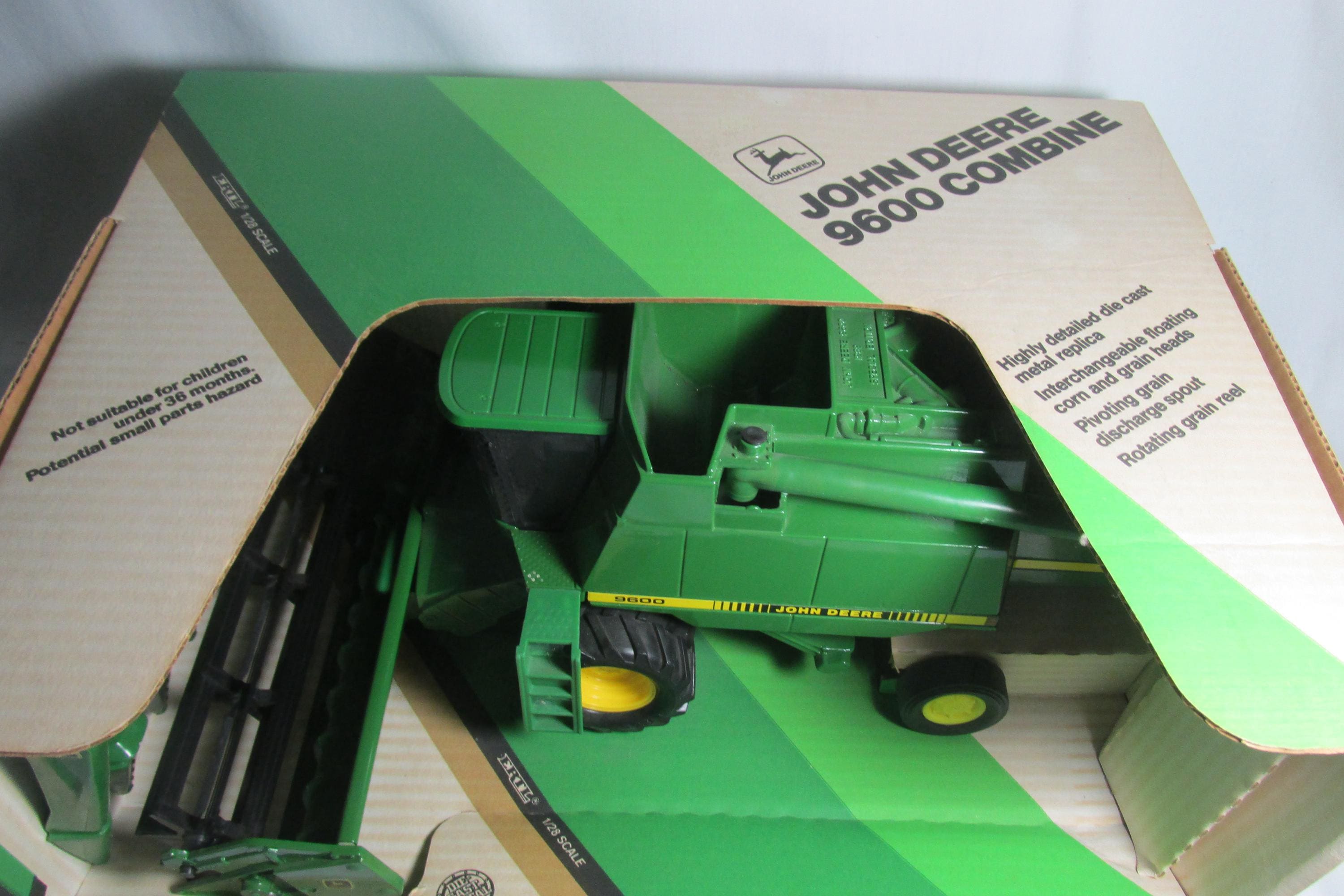 ジョンディア　コンバイン9600 ERTL製 1/28スケール Ertl Toys John Deere 9600 Combine, 1:28 Scale, Collector's Edition