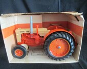 Ertl toy Case 600 tractor 1/16 scale model, die cast metal #289, 1986