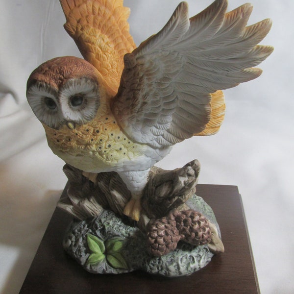 Barn Owl with spread wings figurine, Maria Goretti  The Bird Sanctuary Collection