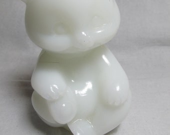 Fenton White sitting teddy bear, plain, figurine paperweight