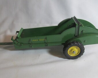 Tru Scale Green John Deere Manure Spreader, All Die Cast Metal