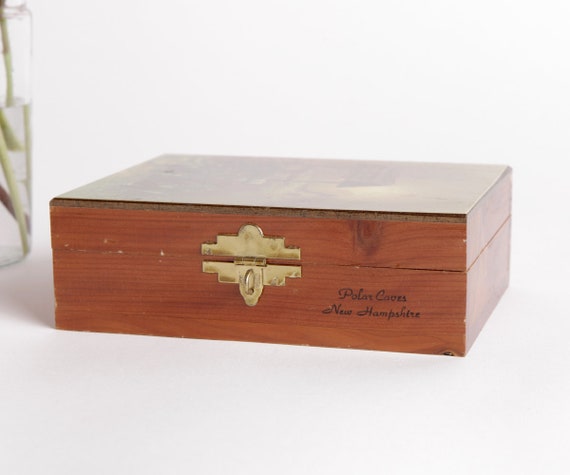 Vintage Wishing Well Cedar Wood Keepsake Box from… - image 4