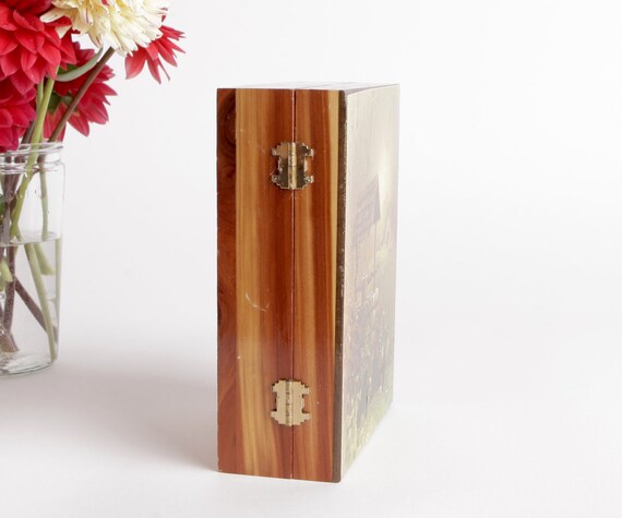 Vintage Wishing Well Cedar Wood Keepsake Box from… - image 10