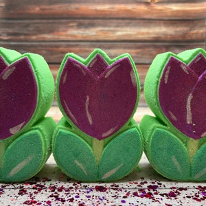 Tulip Bath Bomb | Bath Bomb | Bath Fizzy | Floral Bath Bomb | Tulip| Spa Gifts for Her | Bath Gifts for Mom | Spring Bath Bomb | Under 20 Gi